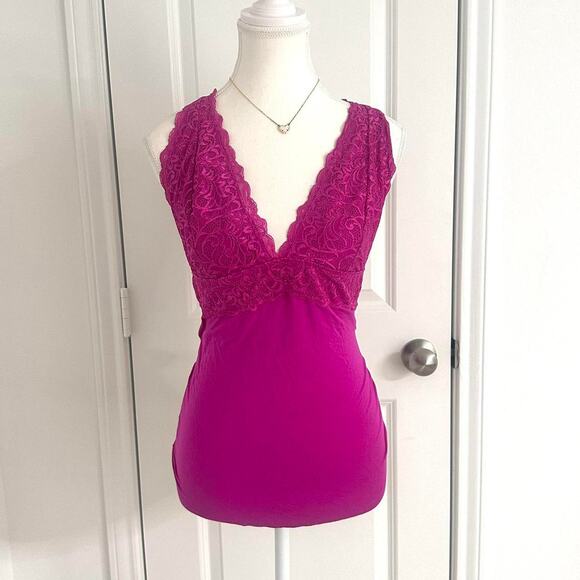 Women’s Tahari Size Medium Vintagw Y2K Laced Pink Top With A Laced Back - Picture 1 of 5